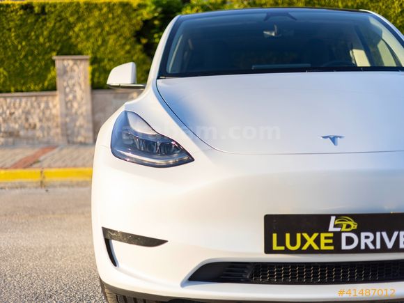LUXE DRİVEDAN EAP'LI EMSALSİZ DÜŞÜK KM TESLA MODEL Y