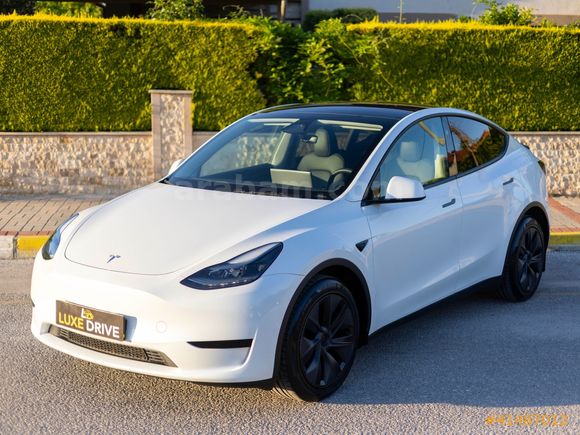 LUXE DRİVEDAN EAP'LI EMSALSİZ DÜŞÜK KM TESLA MODEL Y