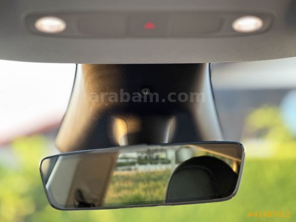 LUXE DRİVEDAN EAP'LI EMSALSİZ DÜŞÜK KM TESLA MODEL Y