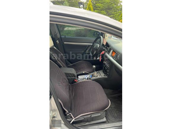 2004 MODEL 16 YILLIK TEK ELDEN DEĞİŞENSİZ VECTRA