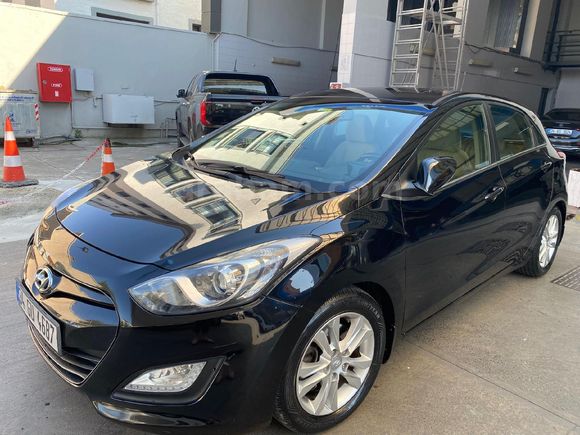 Galeriden Hyundai i30 1.6 CRDiHATASIZ BOYASIZ Style 2013 Model Rize