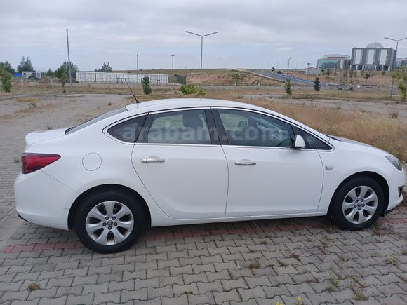 Akademisyenden Opel Astra 1.6 Edition Plus 2016 Model 