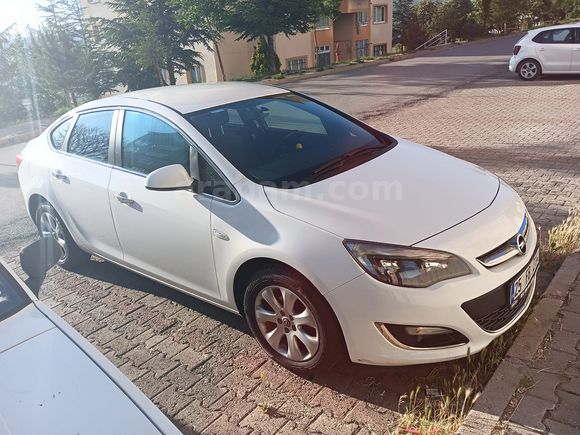 Akademisyenden Opel Astra 1.6 Edition Plus 2016 Model 