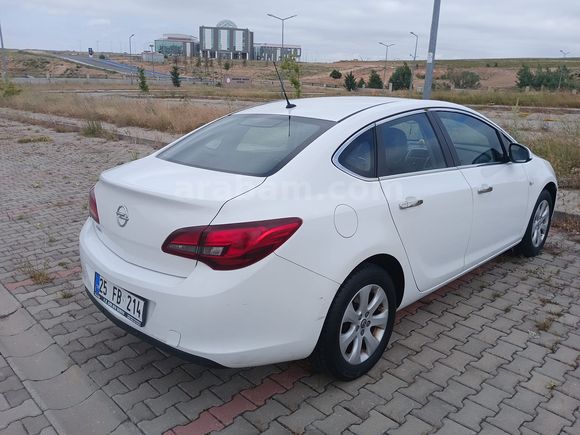 Akademisyenden Opel Astra 1.6 Edition Plus 2016 Model 