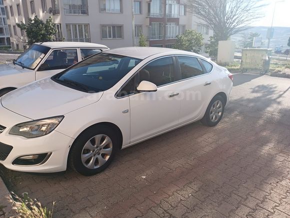 Akademisyenden Opel Astra 1.6 Edition Plus 2016 Model 