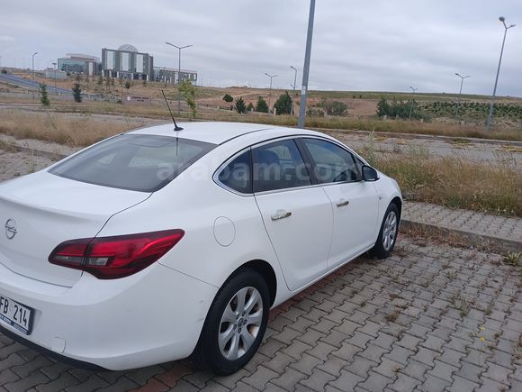 Akademisyenden Opel Astra 1.6 Edition Plus 2016 Model 