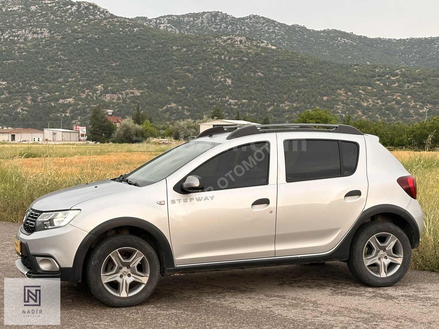 Galeriden Dacia Sandero 0.9 TCe Stepway 2017 Model Burdur 94.000 km Gri 4