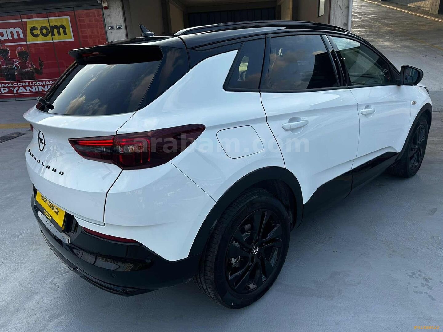 Galeriden Opel Grandland 1.2 T GS 2023 Model İstanbul 13.500 km Beyaz 6