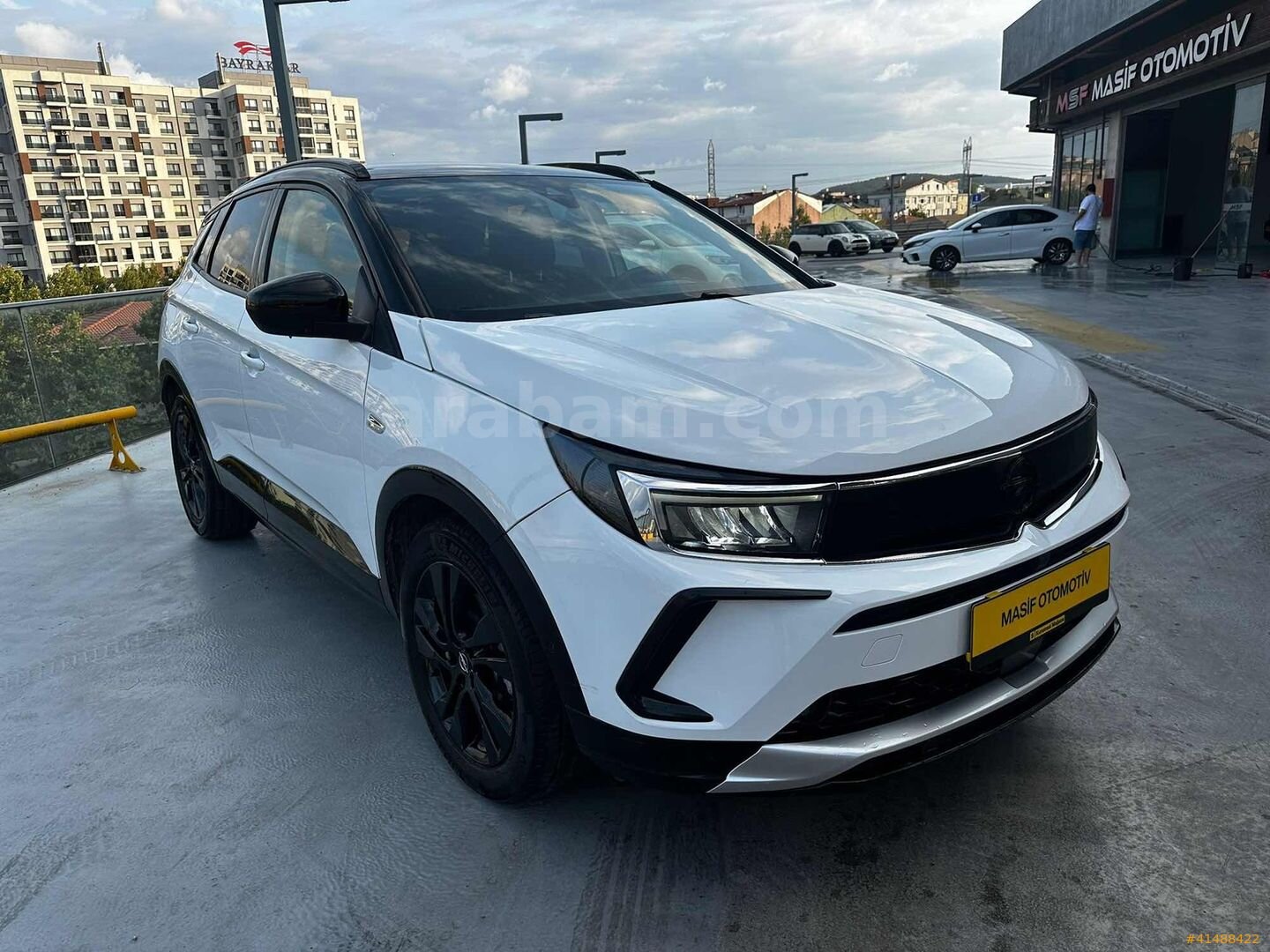 Galeriden Opel Grandland 1.2 T GS 2023 Model İstanbul 13.500 km Beyaz 4
