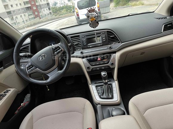 Sahibinden Hyundai Elantra 1.6 CRDi Style Plus 2017 Model 