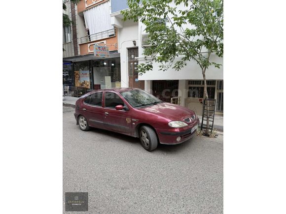 2001 MEGANE 218 KM DE MOTOR YÜRÜYEN SORUNSUZ 16 VALF