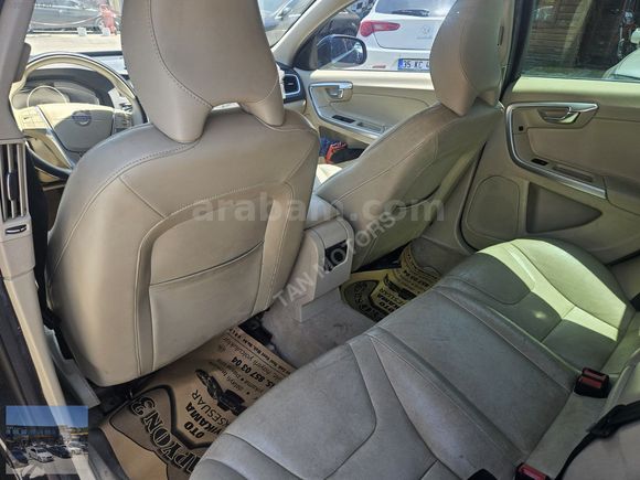 TAN MORORS dan S60 D4
