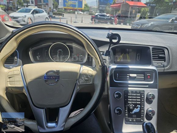 TAN MORORS dan S60 D4