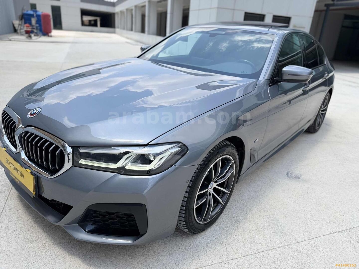 Galeriden BMW 5 Serisi 520i M Sport 2023 Model Adana 65.000 km Füme 2