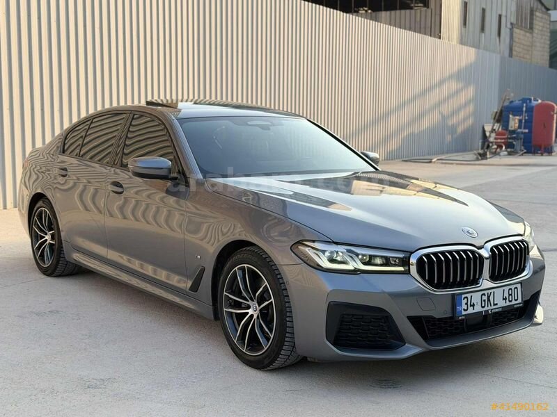 Galeriden BMW 5 Serisi 520i M Sport 2023 Model Adana 65.000 km Füme