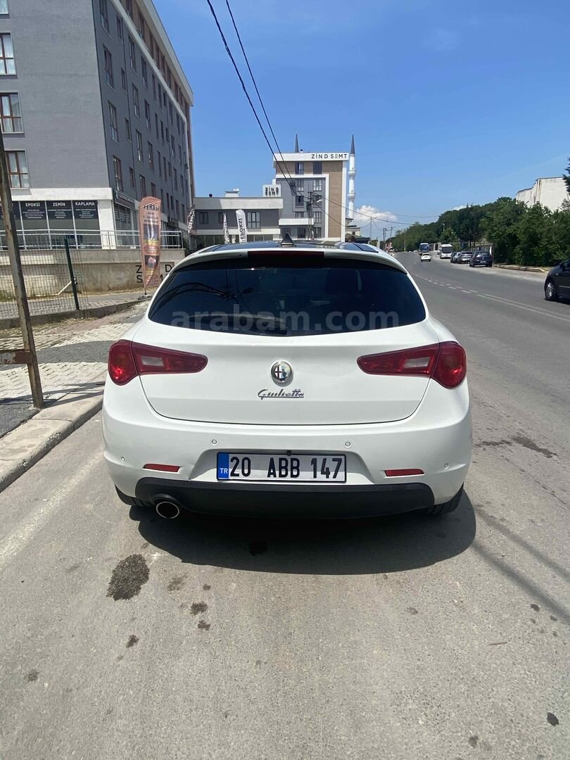 Sahibinden Alfa Romeo Giulietta 1.4 TB MultiAir Distinctive 2013 Model İstanbul 118.000 km Beyaz 2