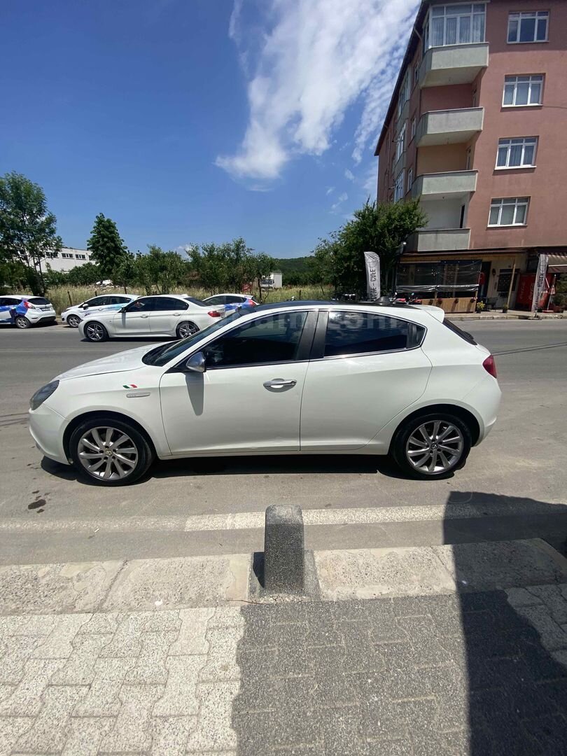Sahibinden Alfa Romeo Giulietta 1.4 TB MultiAir Distinctive 2013 Model İstanbul 118.000 km Beyaz 7