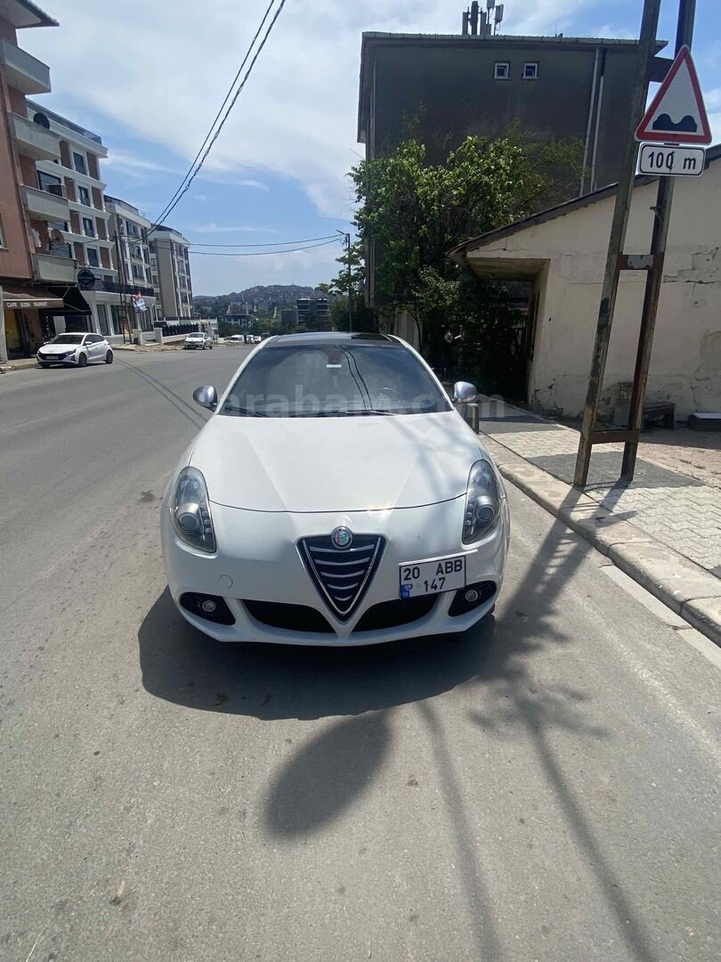 Sahibinden Alfa Romeo Giulietta 1.4 TB MultiAir Distinctive 2013 Model İstanbul 118.000 km Beyaz 1