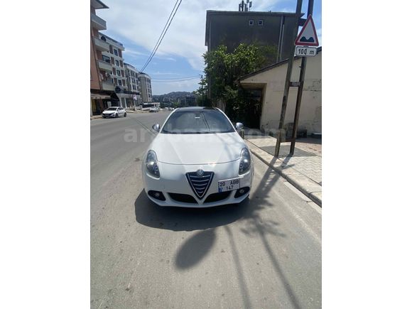 Sahibinden Alfa Romeo Giulietta 1.4 TB MultiAir Distinctive 2013 Model İstanbul 101.740 km Beyaz