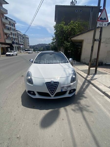 Sahibinden Alfa Romeo Giulietta 1.4 TB MultiAir Distinctive 2013 Model İstanbul 118.000 km Beyaz