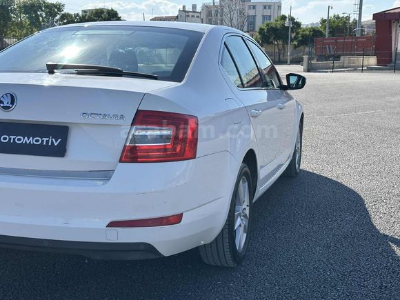 260.000 KM 1.6 TDİ OTOMATİK OCTAVİA
