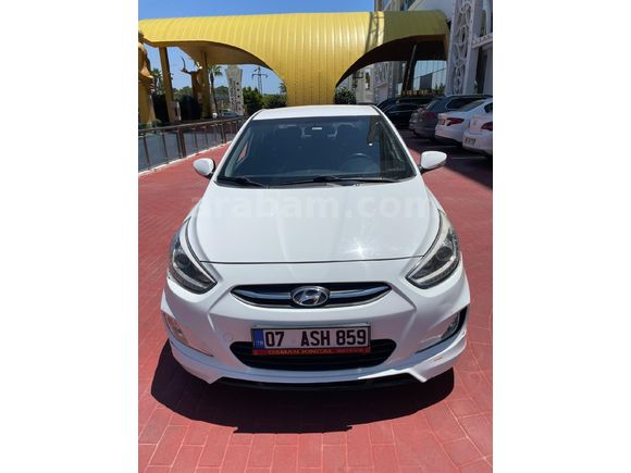 Sahibinden Hyundai Accent Blue 1.6 CRDI Prime 2015 Model  95.000 km Beyaz