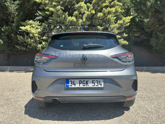 ESDİA GROUP - 2025 RENAULT CLİO 1.0 TCE EVOLUTİON HATASIZ 6.500KM