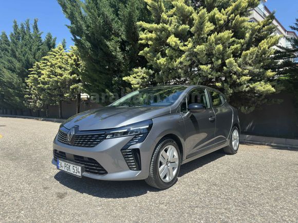 ESDİA GROUP - 2025 RENAULT CLİO 1.0 TCE EVOLUTİON HATASIZ 6.500KM