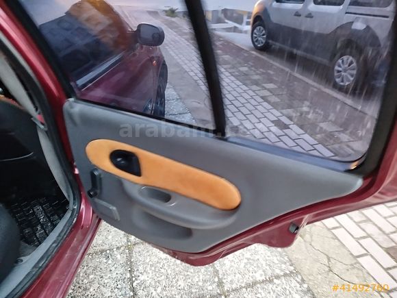 2000 model Clio 2 benzin -LPG