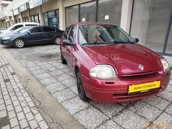 2000 model Clio 2 benzin -LPG