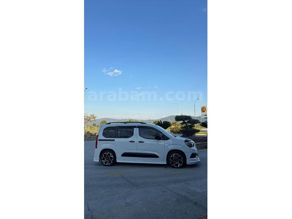 Sahibinden Opel Combo 1.5 CDTI Elegance 2022 Model  60.000 km Beyaz