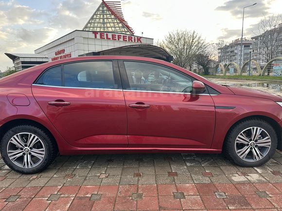 HATASIZ Sahibinden Renault Megane 1.3 TCe Touch PLUS 2023 Model 