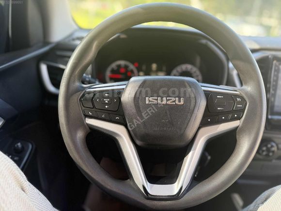 HATASIZ DEĞIŞENSIZ EMSALSİZ TEMİZLİKTE D-MAX 161 BİN KMDE