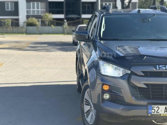 HATASIZ DEĞIŞENSIZ EMSALSİZ TEMİZLİKTE D-MAX 161 BİN KMDE