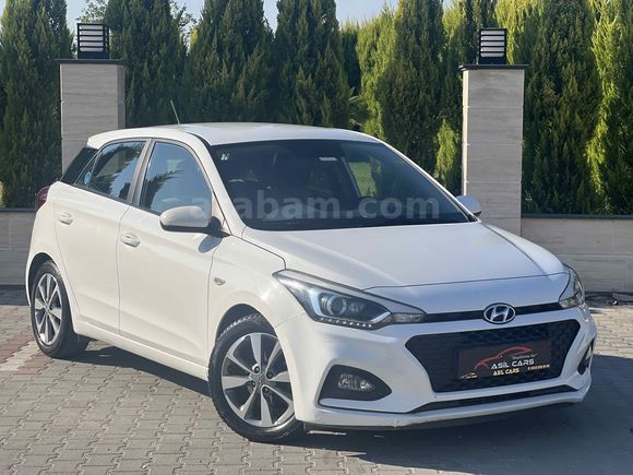 BOYASIZ OTOMATİK Hyundai i20 1.4 MPI Style 2019 Model Manisa