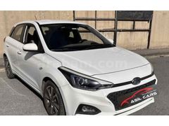 BOYASIZ OTOMATİK Hyundai i20 1.4 MPI Style 2019 Model Manisa