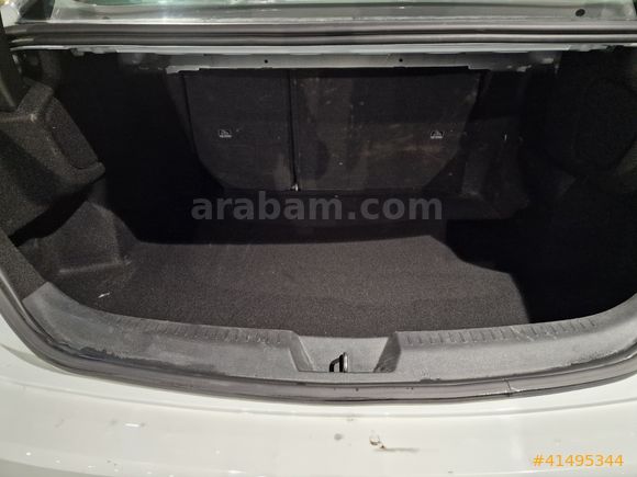 Renault Megane Sedan 1.3 TCe Touch EDC