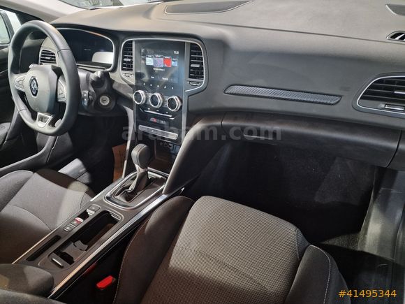 Renault Megane Sedan 1.3 TCe Touch EDC