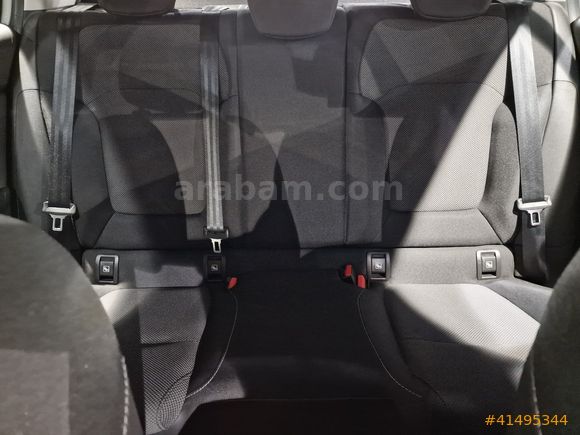 Renault Megane Sedan 1.3 TCe Touch EDC