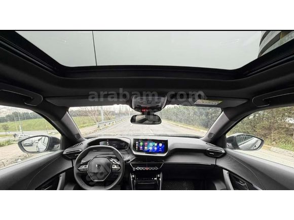 Öğretmenden Peugeot e-2008 Allure uzun menzil 2025 Model