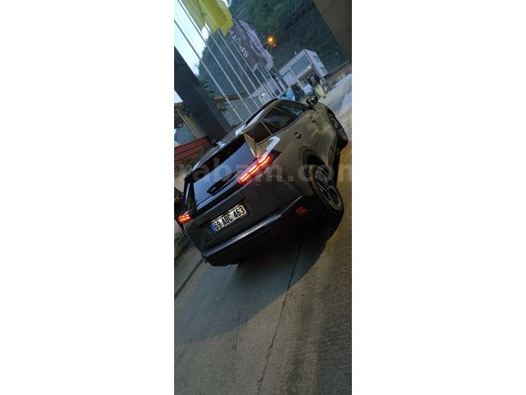 Öğretmenden Peugeot e-2008 Allure uzun menzil 2025 Model