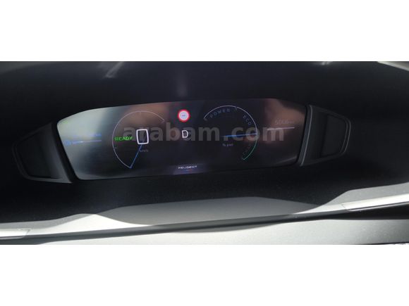Öğretmenden Peugeot e-2008 Allure uzun menzil 2025 Model