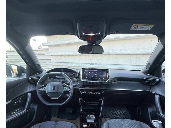 Öğretmenden Peugeot e-2008 Allure uzun menzil 2025 Model