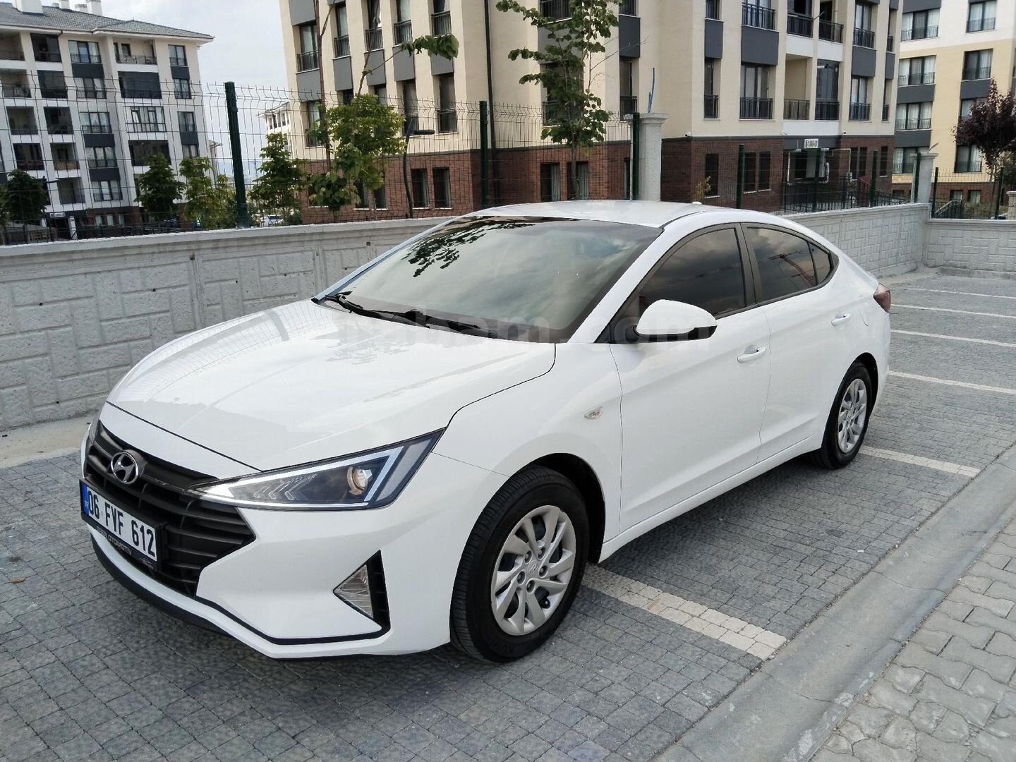Galeriden Hyundai Elantra 1.6 MPI Style 2020 Model Ankara 165.000 km Beyaz 7