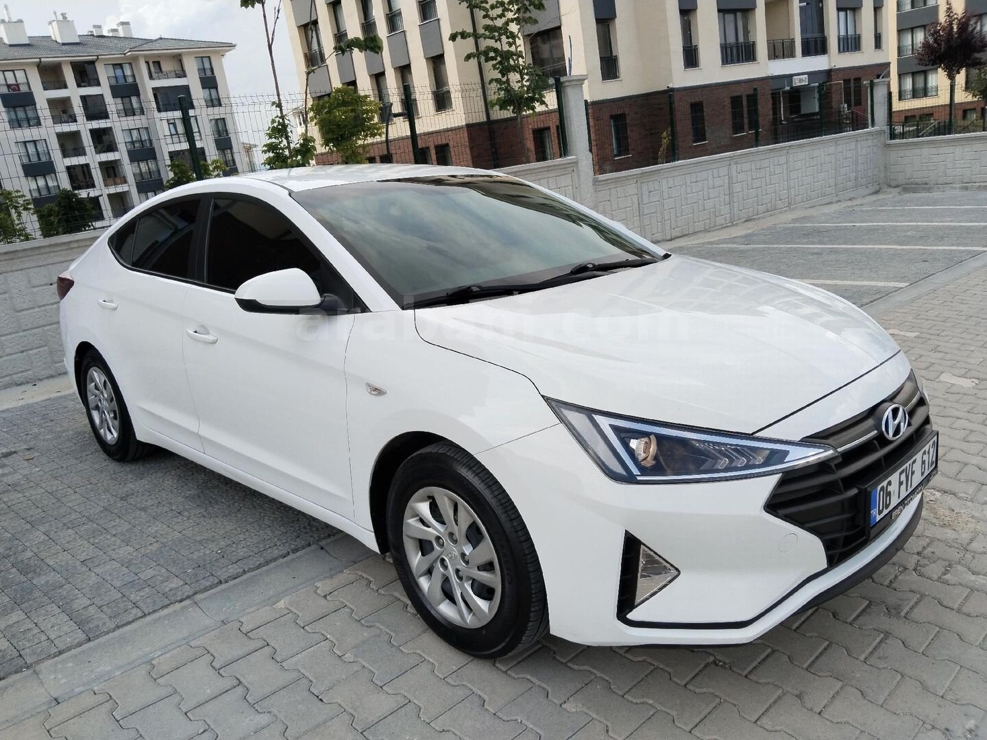 Galeriden Hyundai Elantra 1.6 MPI Style 2020 Model Ankara 165.000 km Beyaz 2