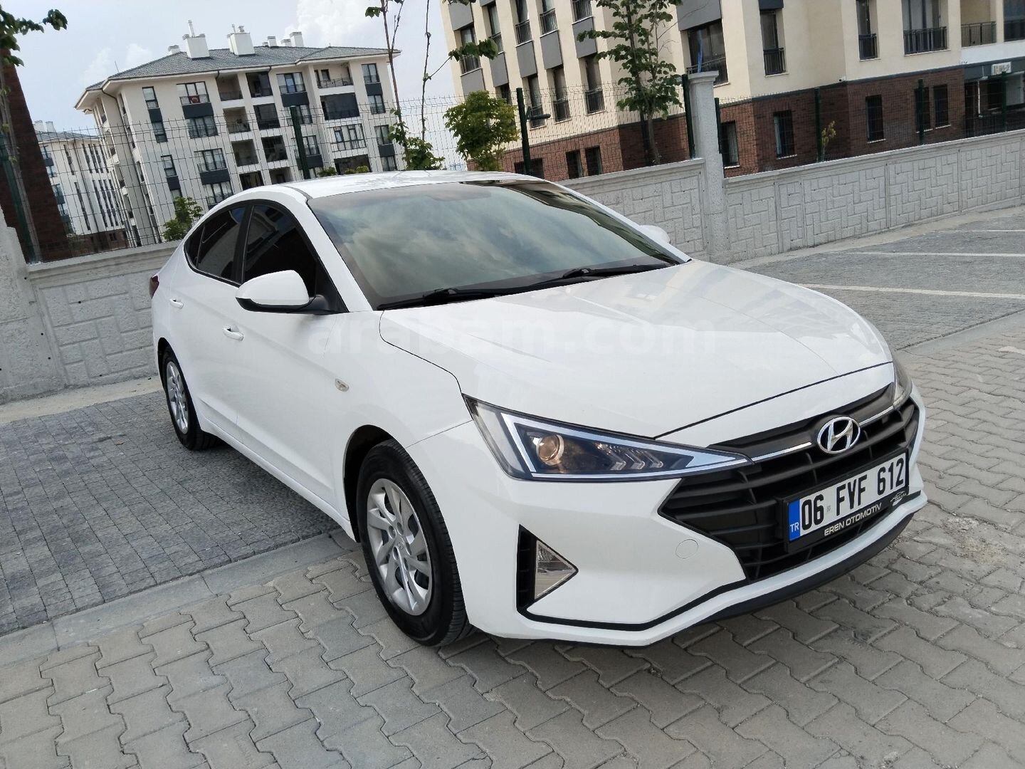 Galeriden Hyundai Elantra 1.6 MPI Style 2020 Model Ankara 165.000 km Beyaz 3