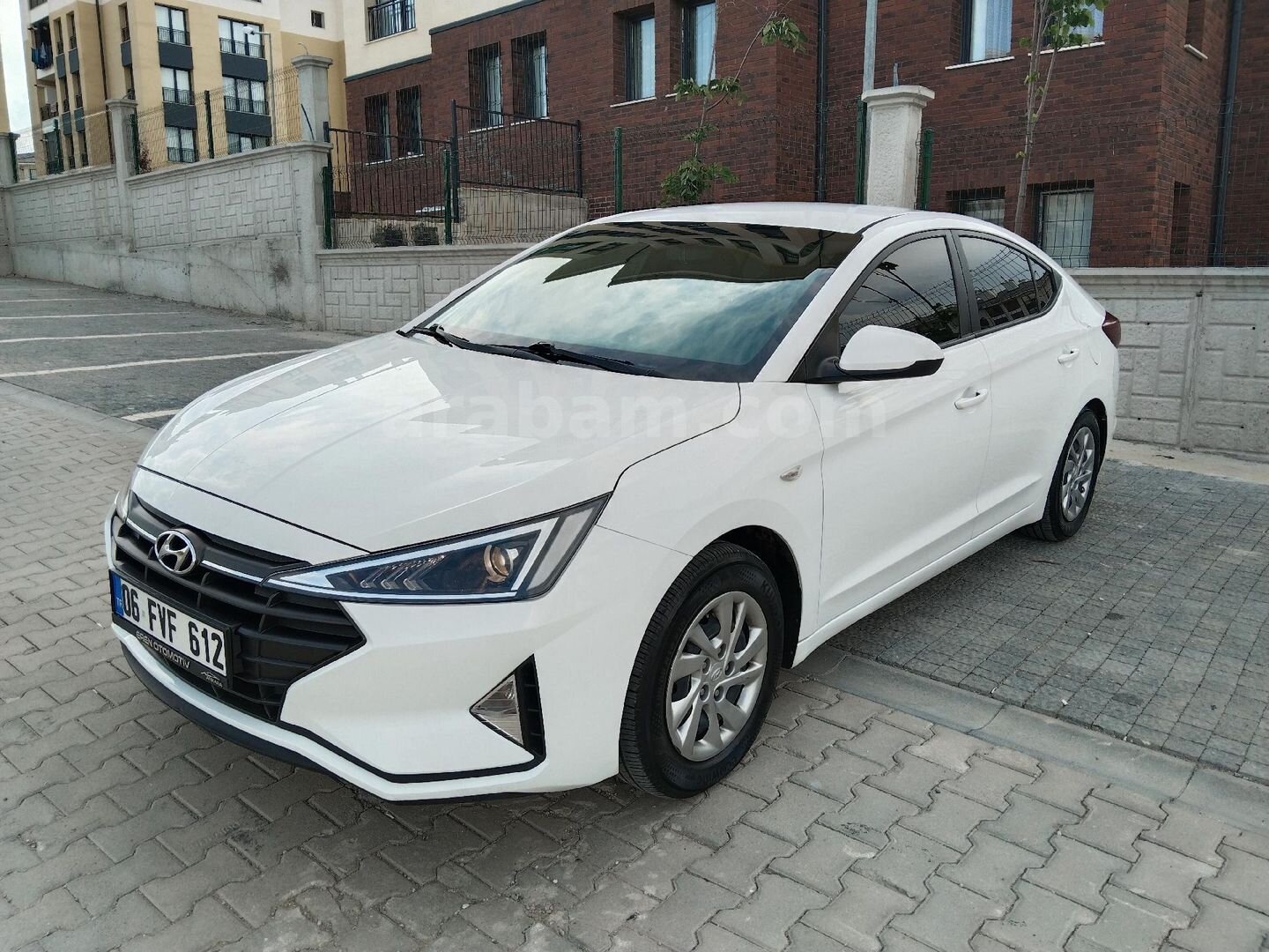 Galeriden Hyundai Elantra 1.6 MPI Style 2020 Model Ankara 165.000 km Beyaz 5