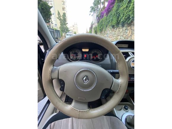 HATASIZ DEĞIŞENSIZ HASAR KAYITSIZ PARÇA BOYALI MEGANE PRİVİLEGE