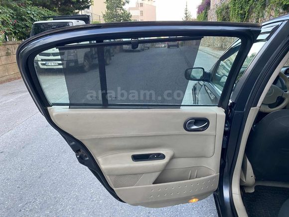 HATASIZ DEĞIŞENSIZ HASAR KAYITSIZ PARÇA BOYALI MEGANE PRİVİLEGE