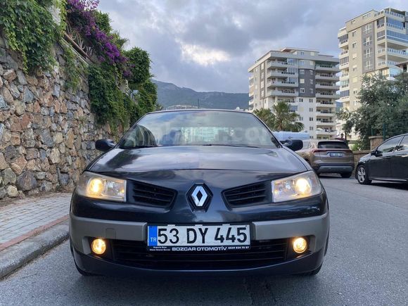 HATASIZ DEĞIŞENSIZ HASAR KAYITSIZ PARÇA BOYALI MEGANE PRİVİLEGE